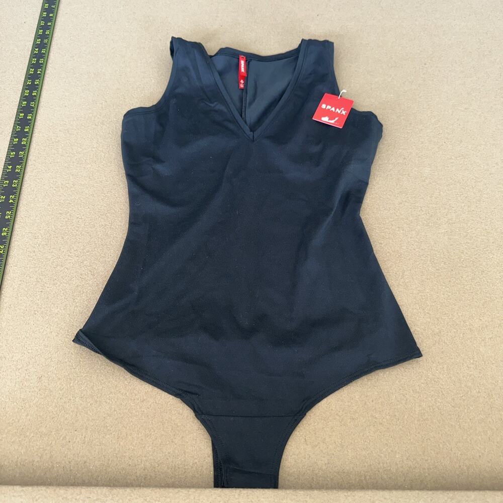 SPANX V Neck Tank Bodysuit Stretch medium Classic Black
